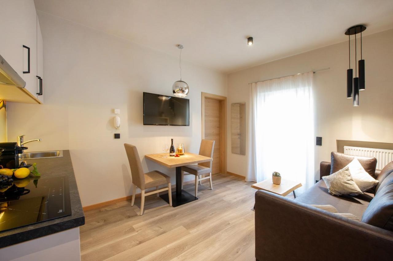 Haus Gregori Aparthotel Caldaro Bagian luar foto