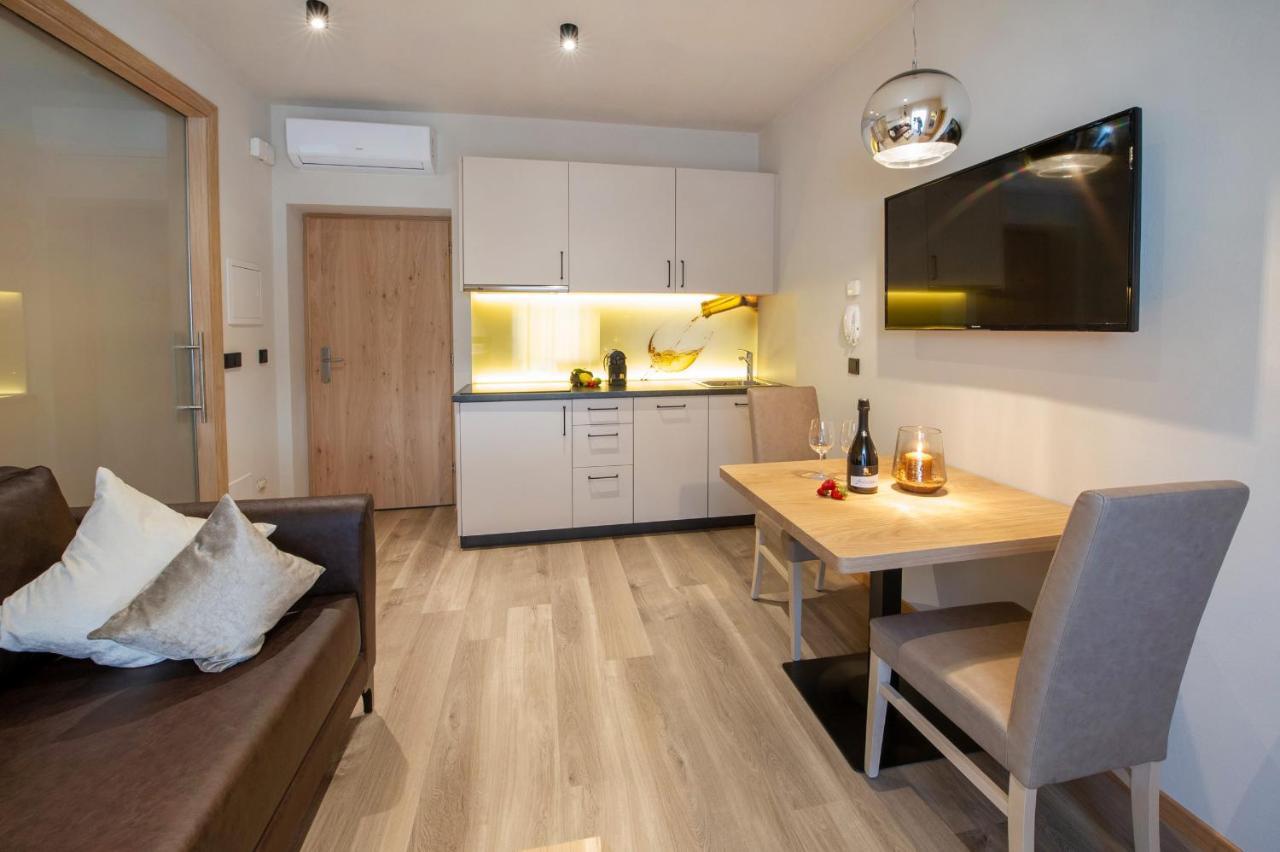 Haus Gregori Aparthotel Caldaro Bagian luar foto