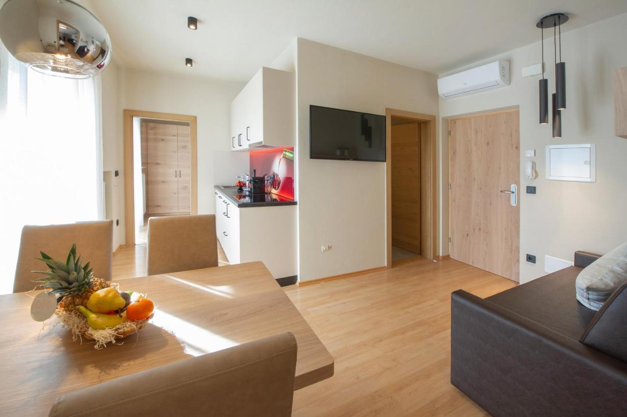 Haus Gregori Aparthotel Caldaro Bagian luar foto