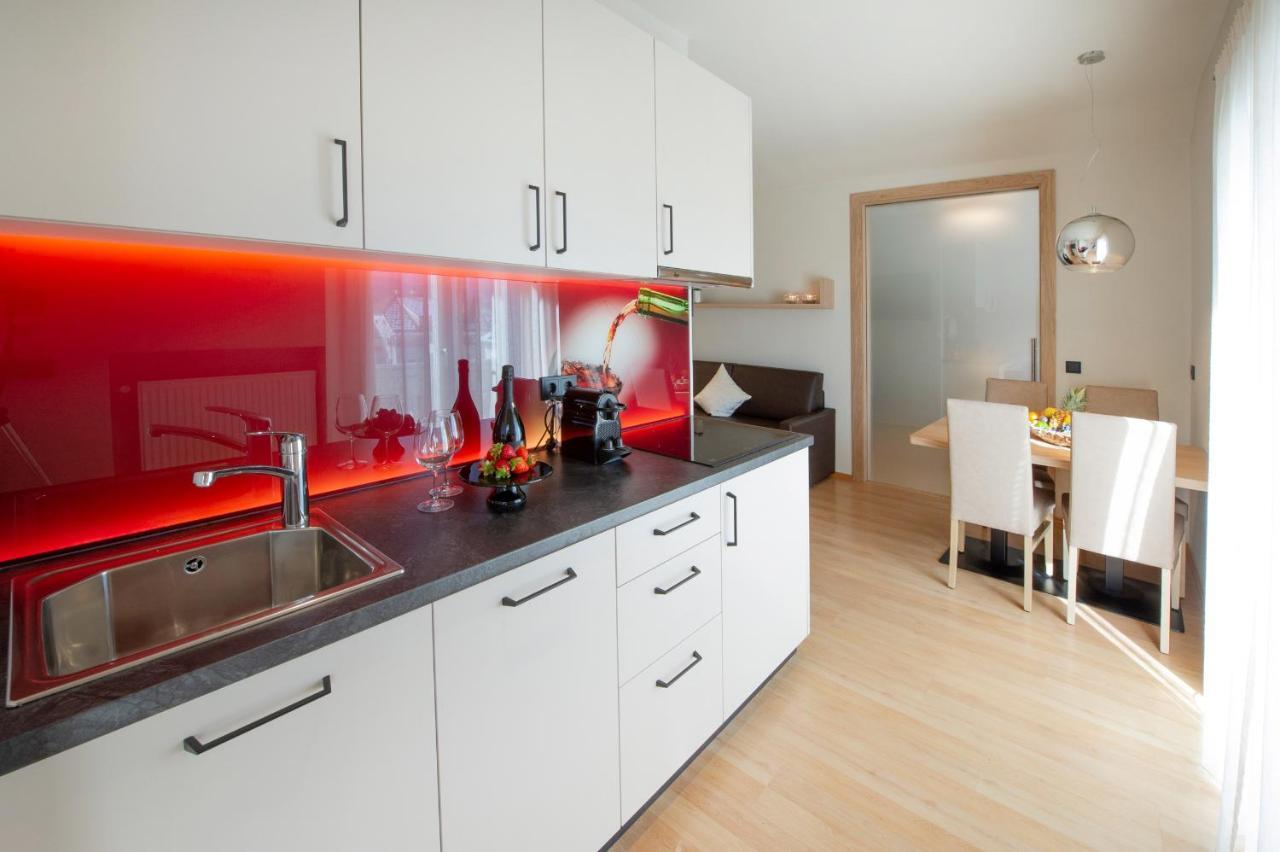 Haus Gregori Aparthotel Caldaro Bagian luar foto